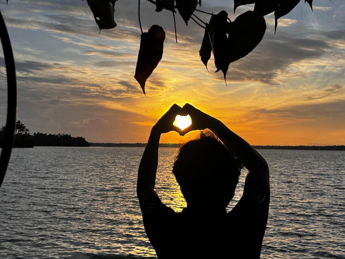 Santa Maria Hostel Munroe Island Mundrothuruth المظهر الخارجي الصورة