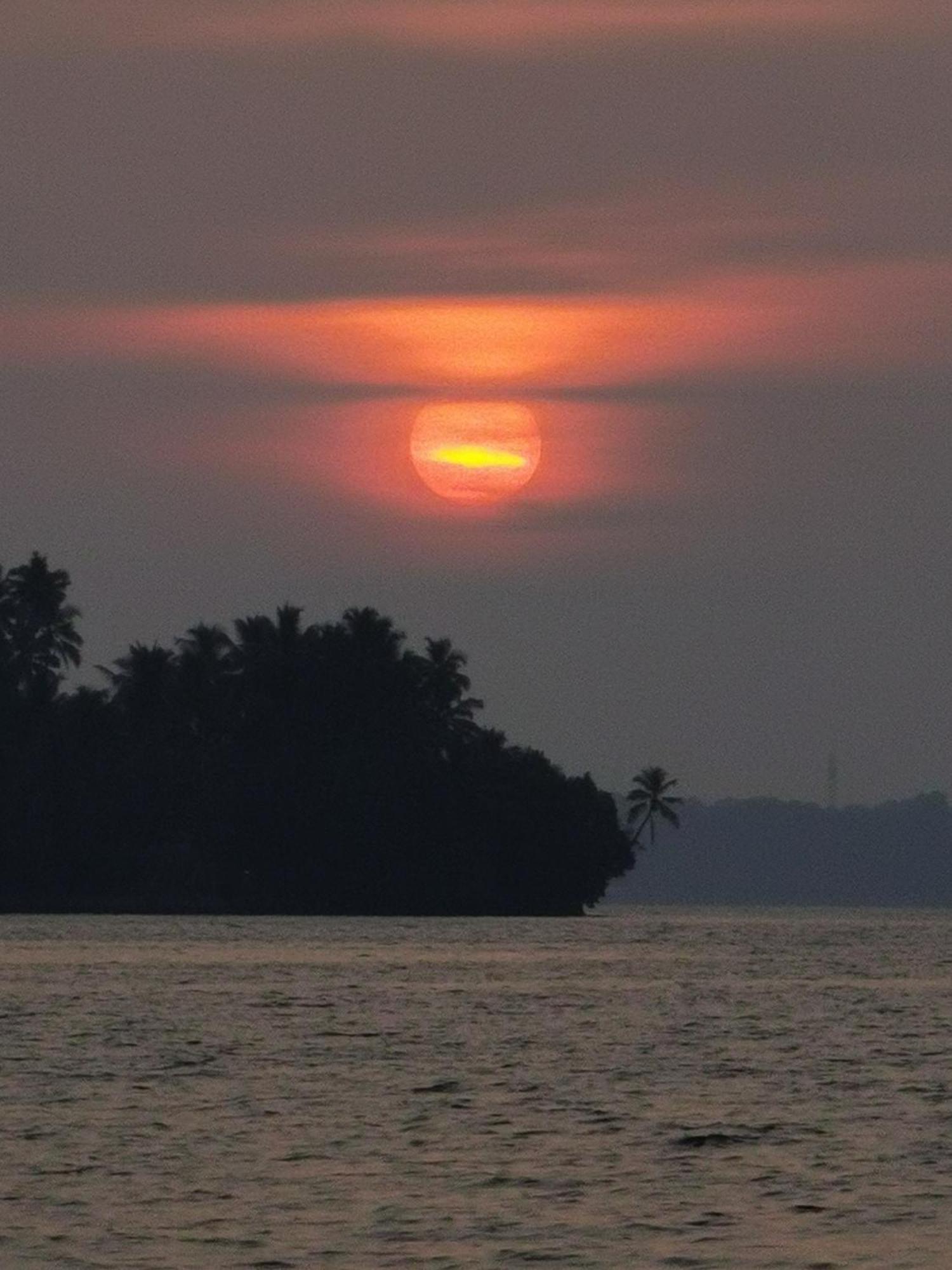 Santa Maria Hostel Munroe Island Mundrothuruth المظهر الخارجي الصورة